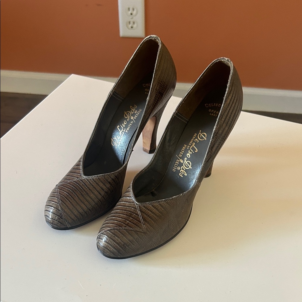VINTAGE DELISO DEBS “OPERA LAST”taupe snakeskin pumps